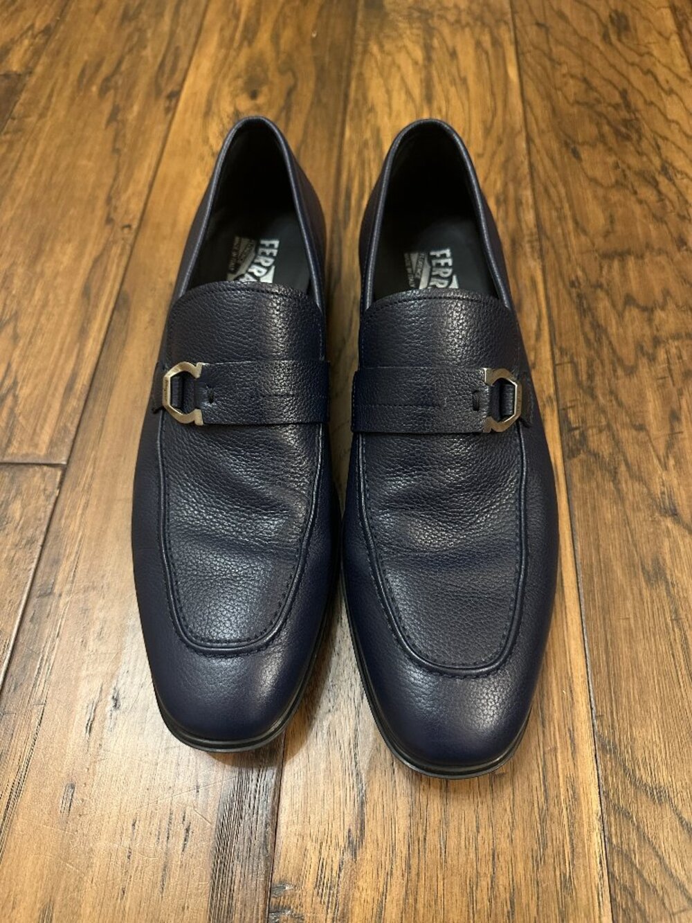 LIKE NEW Salvatore Ferragamo Navy Pebbled Leather Gancini Loafers Size 8 D - Picture 3 of 10